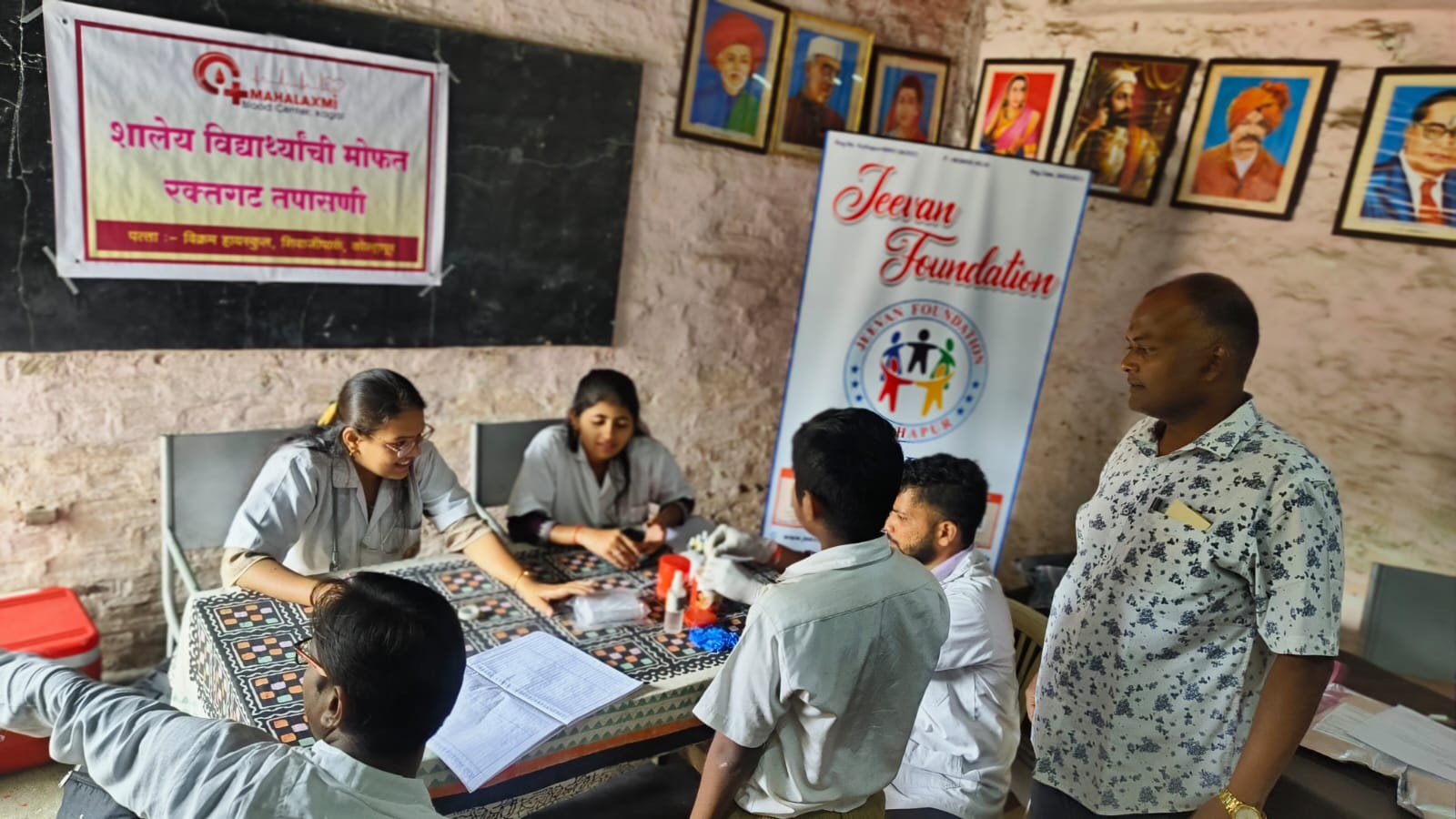 विक्रम हायस्कूल कोल्हापूर येथे विद्यार्थ्यांचे मोफत आरोग्य तपासणी शिबीर